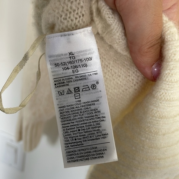 Banana Republic Ivory Cashmere Knit - Picture 6 of 6